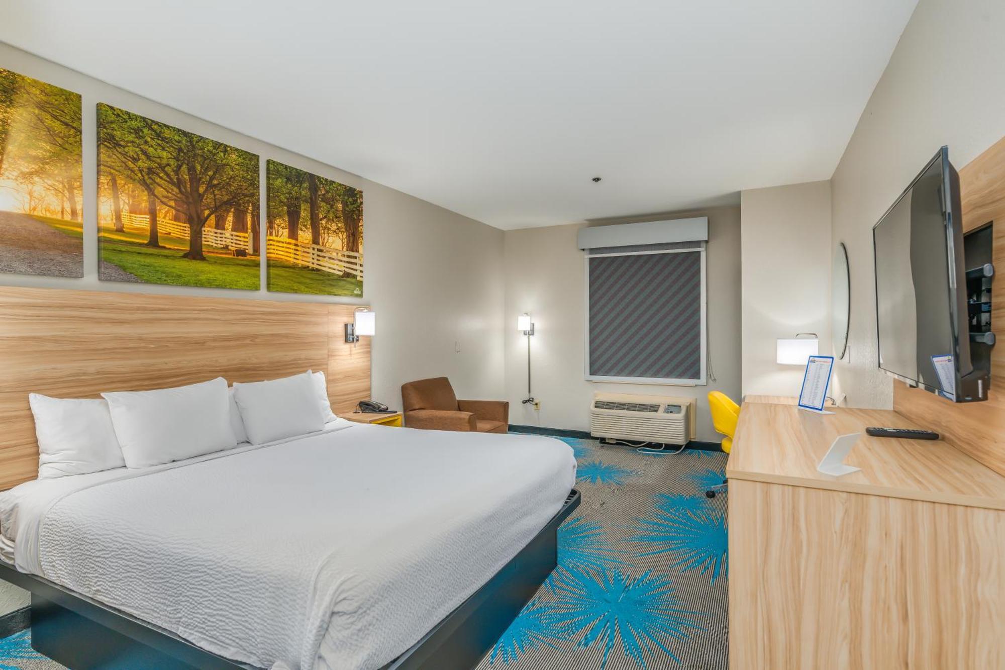 Days Inn & Suites By Wyndham Prattville-Montgomery Экстерьер фото