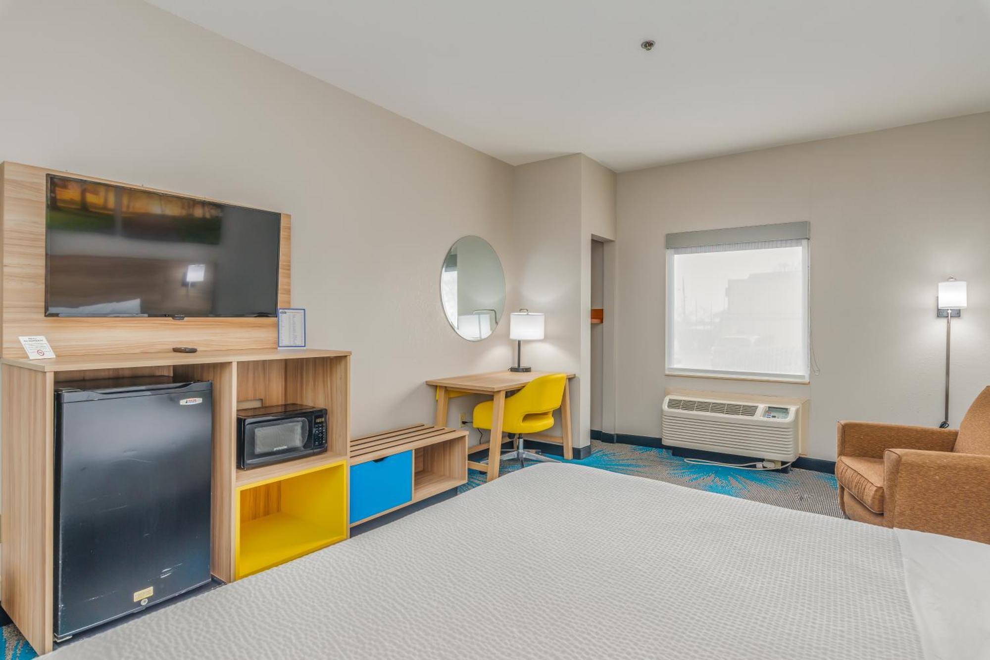Days Inn & Suites By Wyndham Prattville-Montgomery Экстерьер фото