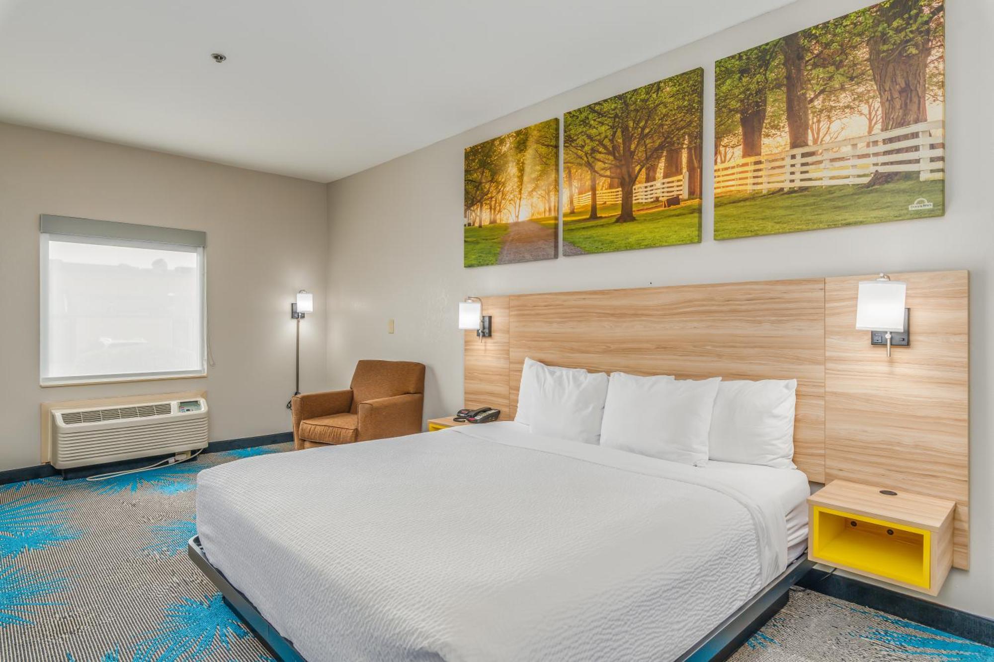 Days Inn & Suites By Wyndham Prattville-Montgomery Экстерьер фото