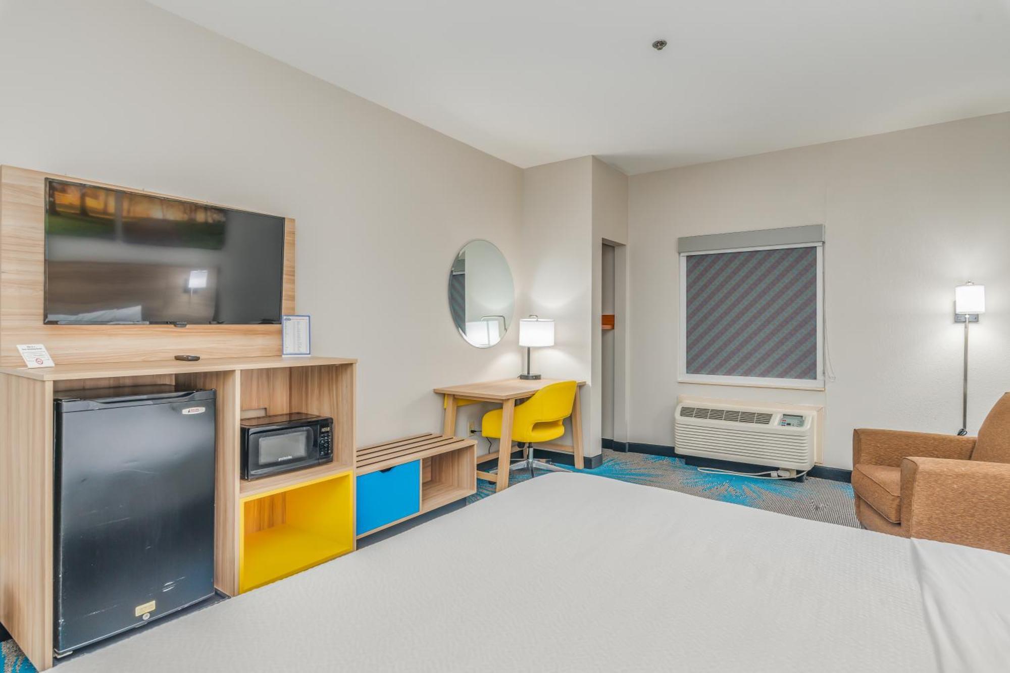 Days Inn & Suites By Wyndham Prattville-Montgomery Экстерьер фото