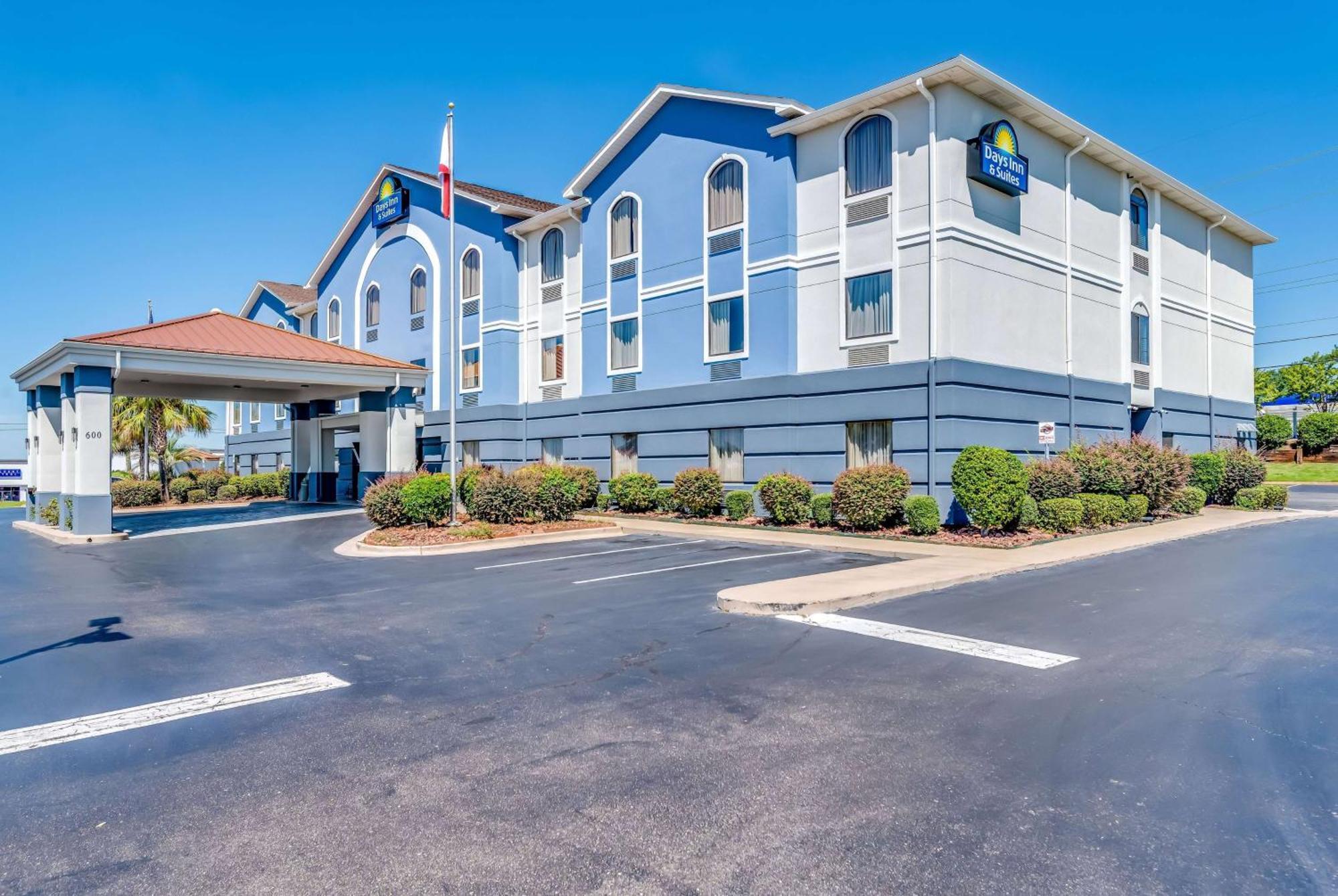 Days Inn & Suites By Wyndham Prattville-Montgomery Экстерьер фото